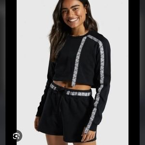 Gymshark Shorts + Sweatshirt Set 24/7 in black